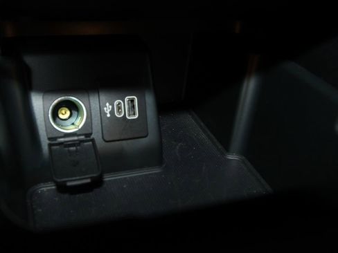 Used 2025 Ford Explorer Active image 19