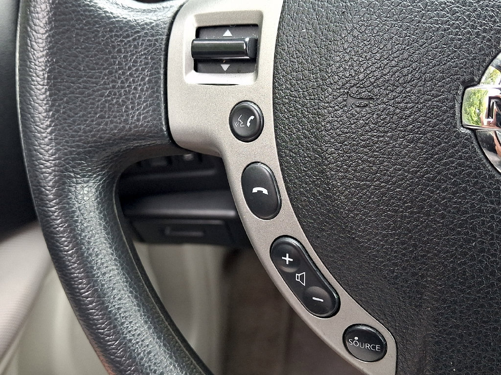 Used 2014 Nissan Rogue S w/ Convenience Package AWD/4WD image 26