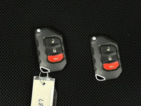 Used 2023 Jeep Wrangler Unlimited Rubicon AWD/4WD image 10