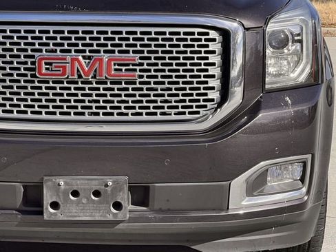 Used 2017 GMC Yukon SLT w/ Premium Edition image 10