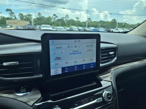 Used 2021 Ford Explorer Limited w/ Equipment Group 301A AWD/4WD image 19