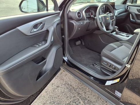 Used 2025 Chevrolet Blazer LT image 47