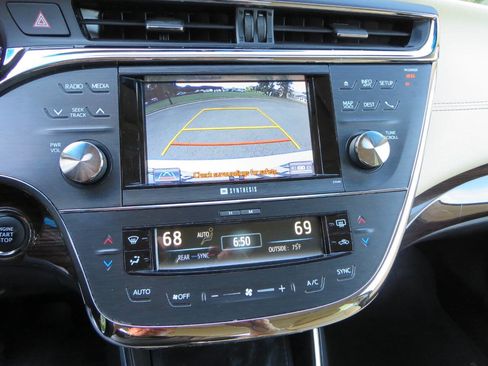 Used 2014 Toyota Avalon Limited image 22