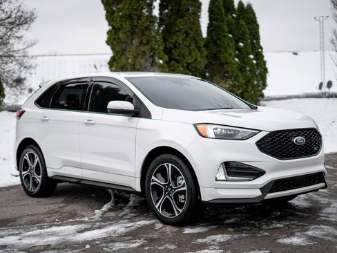 Used 2023 Ford Edge ST image 3