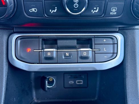 Used 2021 GMC Acadia SLT w/ Elevation Edition image 33