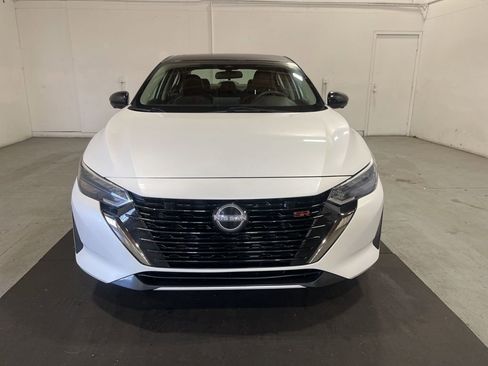 Used 2024 Nissan Sentra SR w/ SR Premium Package image 2