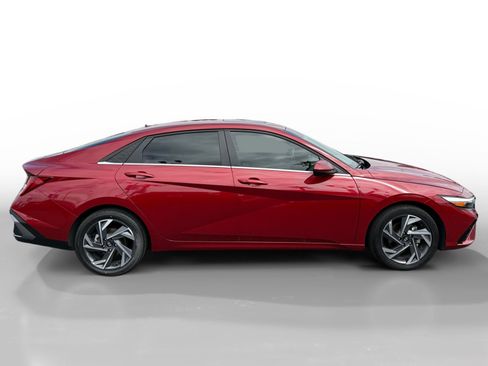 Used 2025 Hyundai Elantra SEL w/ Cargo Package FWD image 6