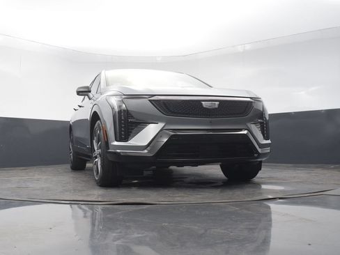 Used 2025 Cadillac Optiq Sport 2 w/ LPO, Floor Liner Package AWD/4WD image 42