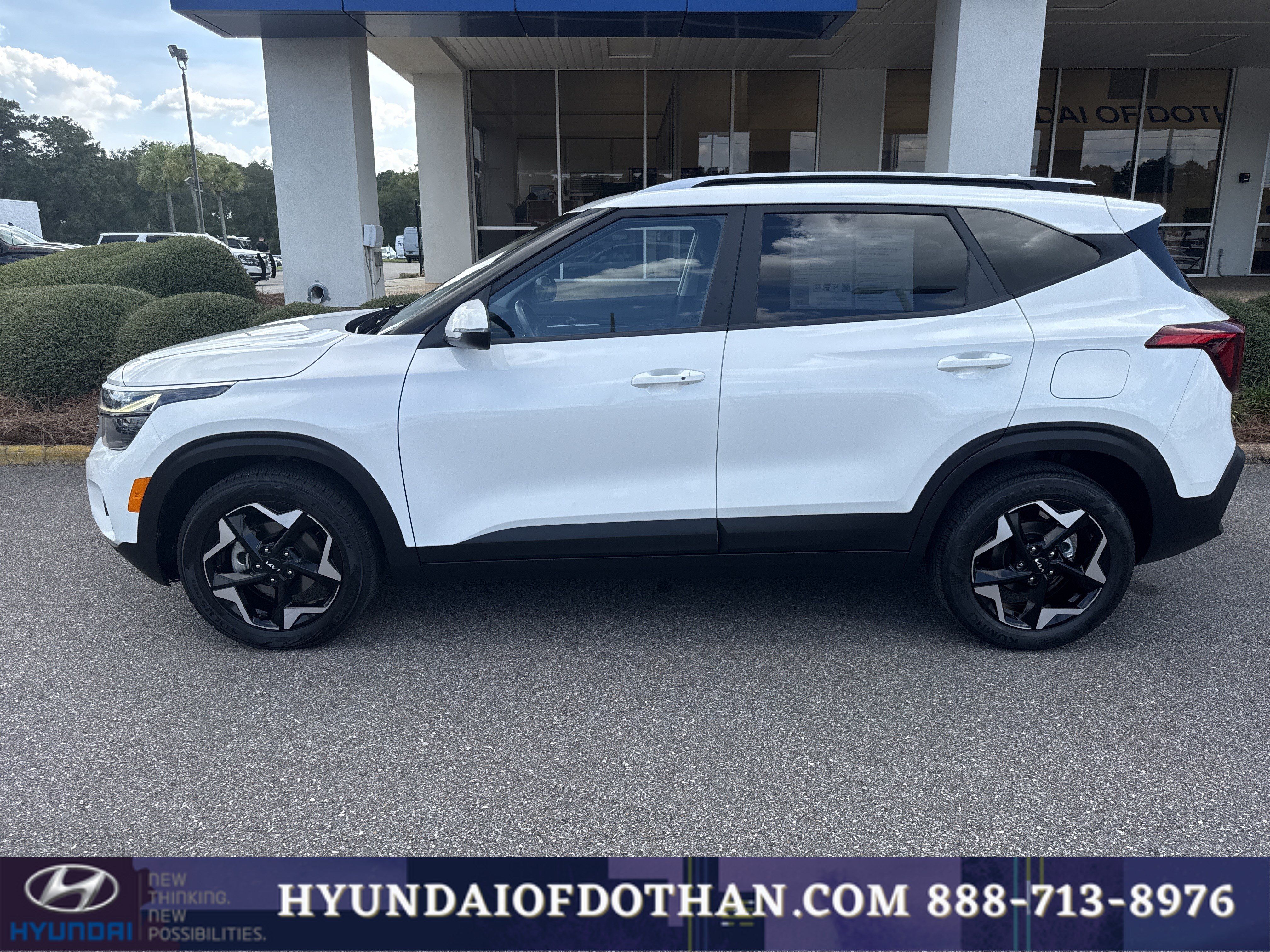 Used 2025 Kia Seltos S FWD image 2