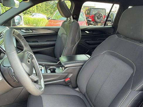 Used 2025 Jeep Grand Cherokee Laredo X w/ Luxury Tech Group I AWD/4WD image 17