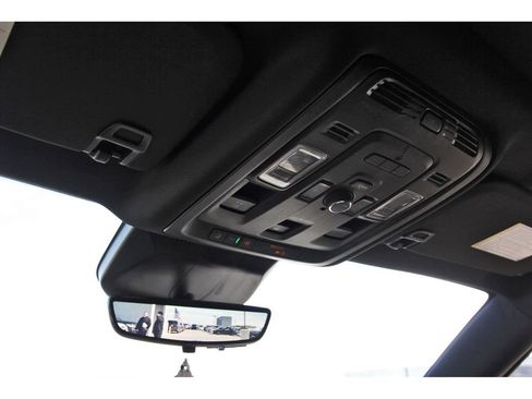 Used 2022 Cadillac Escalade ESV Premium Luxury image 10