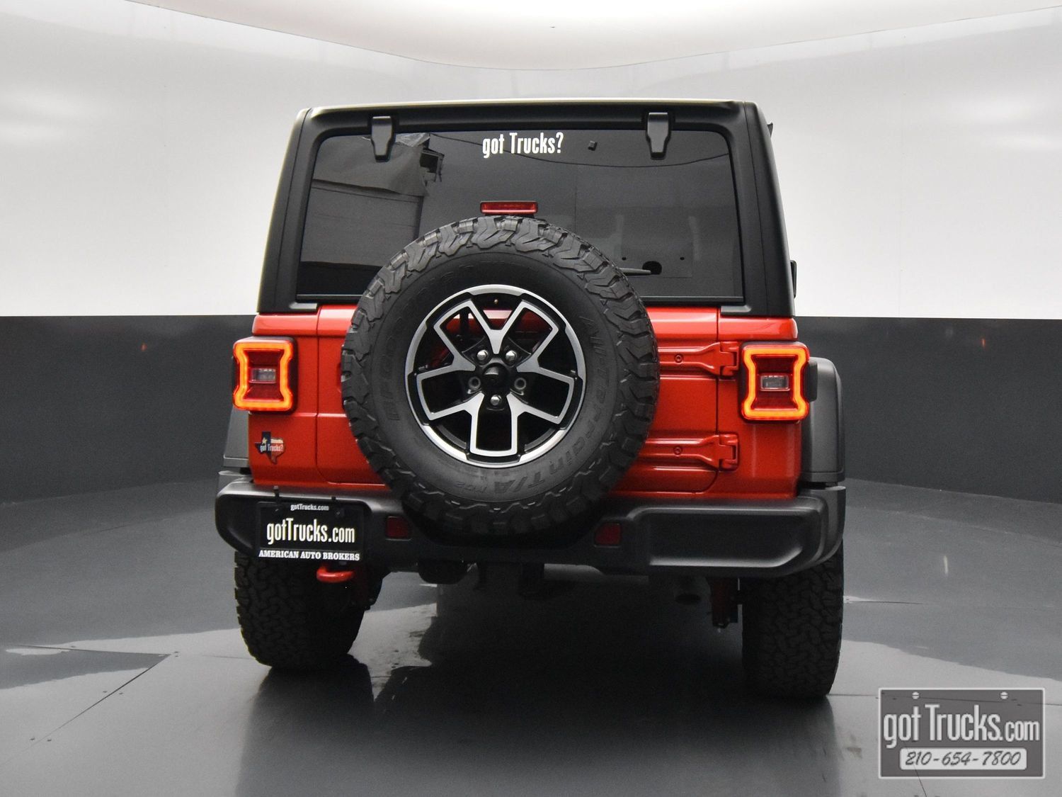 Used 2024 Jeep Wrangler Unlimited Rubicon w/ Technology Group AWD/4WD image 6