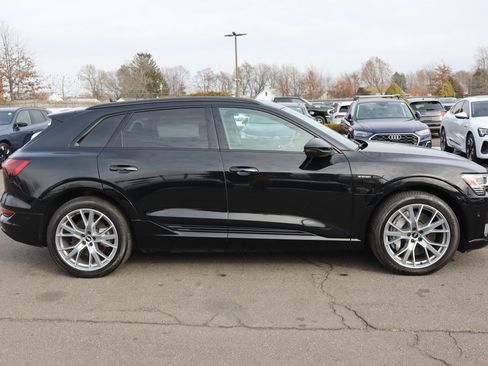 Used 2021 Audi e-tron Prestige w/ Prestige Package image 5