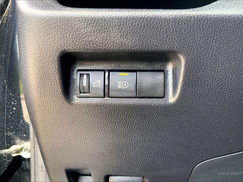 Used 2025 Toyota RAV4 LE AWD/4WD image 33