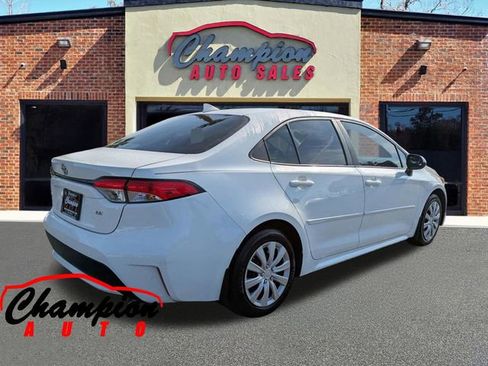Used 2021 Toyota Corolla LE FWD image 4