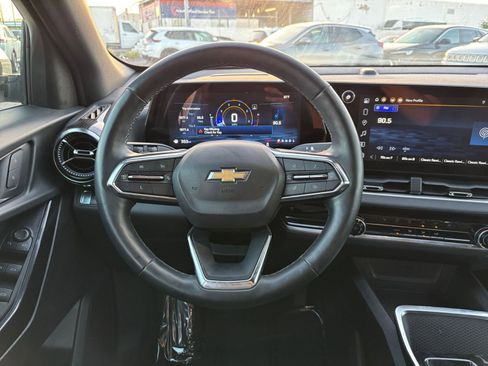 Used 2025 Chevrolet Equinox LT FWD image 34