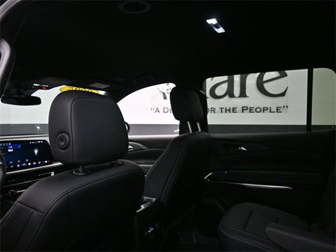 Used 2025 Chevrolet Traverse LT image 25