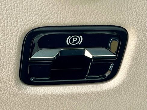 Certified 2026 Mercedes-Benz C 300 4MATIC Sedan image 16