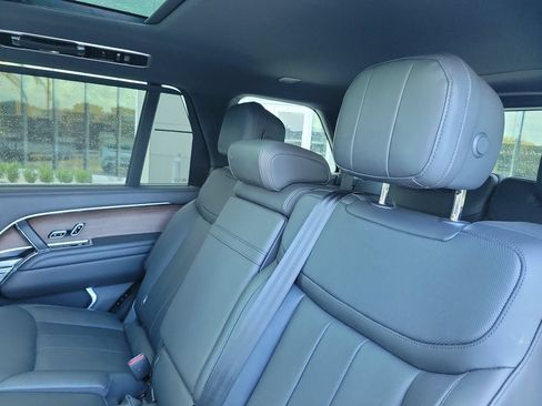 Certified 2025 Land Rover Range Rover Long Wheelbase SE AWD/4WD image 16