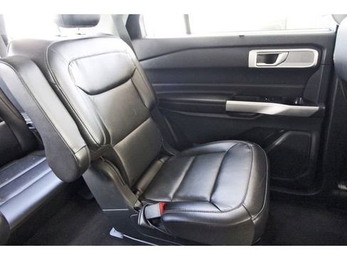 Used 2022 Ford Explorer Limited w/ Equipment Group 301A RWD image 10
