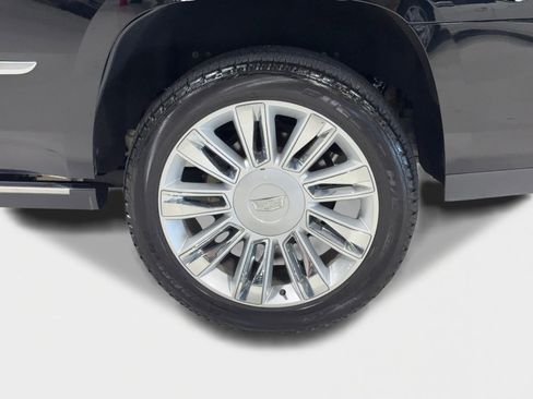 Used 2019 Cadillac Escalade Platinum image 36