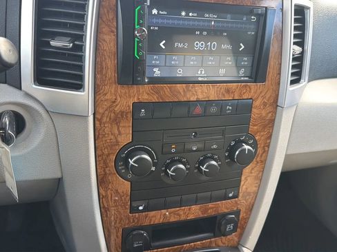 Used 2010 Jeep Grand Cherokee Limited image 17