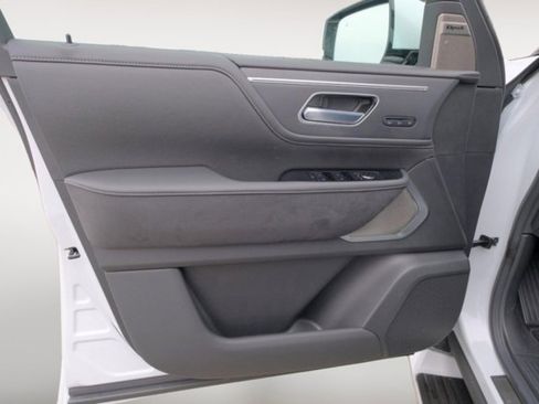 New 2025 INFINITI QX80 Sensory image 11