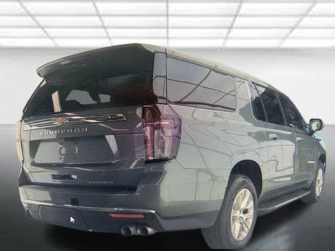 Used 2023 Chevrolet Suburban Premier image 2