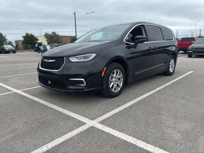 Used 2023 Chrysler Pacifica Touring-L