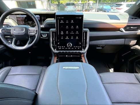 Used 2026 GMC Yukon Denali AWD/4WD image 7