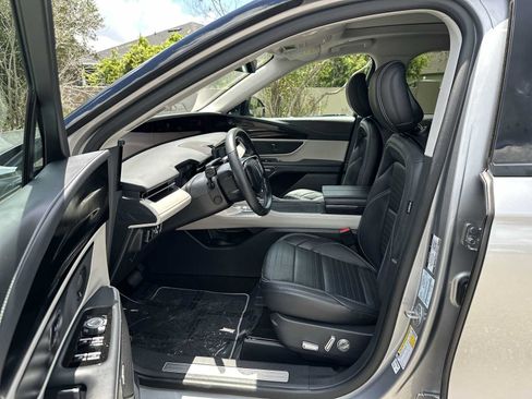 Used 2025 Lincoln Nautilus Reserve AWD/4WD image 2
