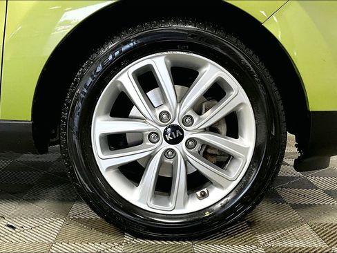 Used 2017 Kia Soul + image 8