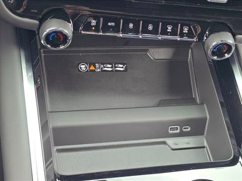 New 2026 Chevrolet Suburban Premier AWD/4WD image 26