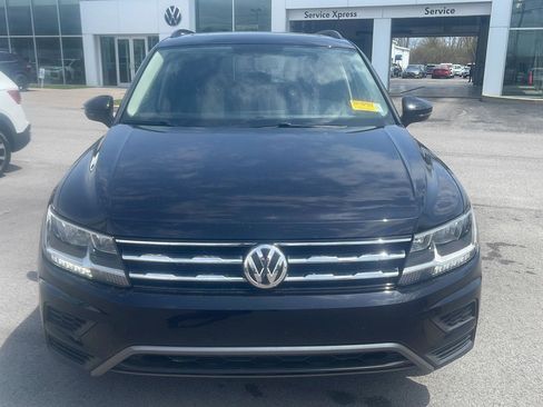 Used 2020 Volkswagen Tiguan SE w/ Panoramic Sunroof Package FWD image 2