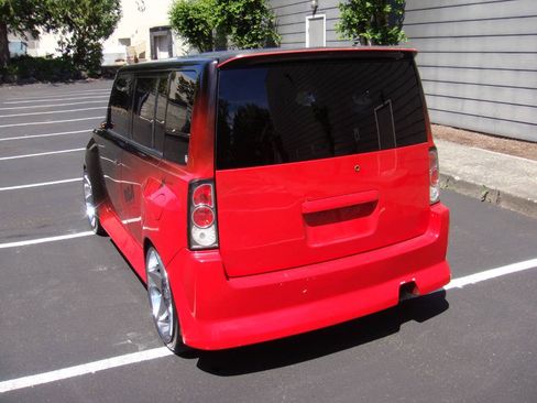 Used 2005 Scion xB FWD image 8
