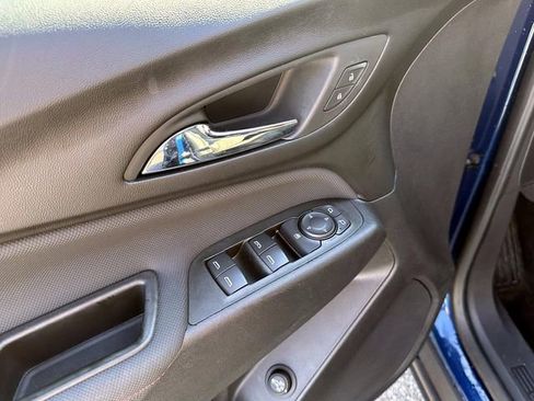 Used 2023 Chevrolet Equinox RS FWD image 17