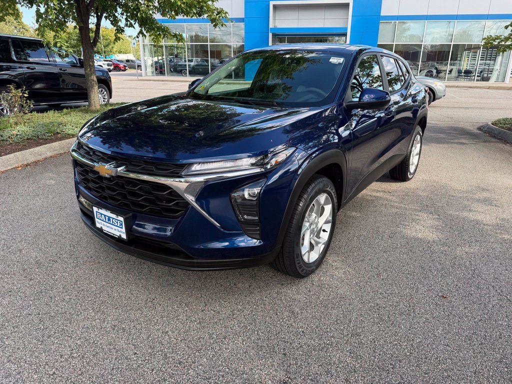 Used 2024 Chevrolet Trax LS w/ LS Convenience Package FWD image 9