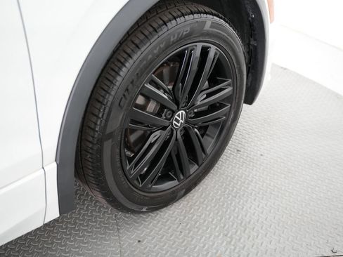 Used 2022 Volkswagen Tiguan SE R-Line FWD image 56