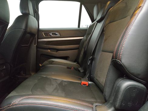 Used 2018 Ford Explorer XLT w/ Equipment Group 202A FWD image 18