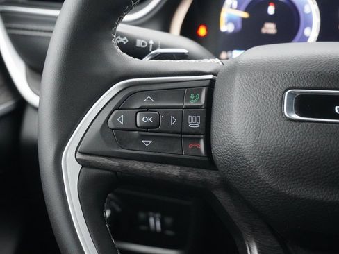 Used 2024 Jeep Grand Cherokee Limited w/ Black Appearance Package image 15