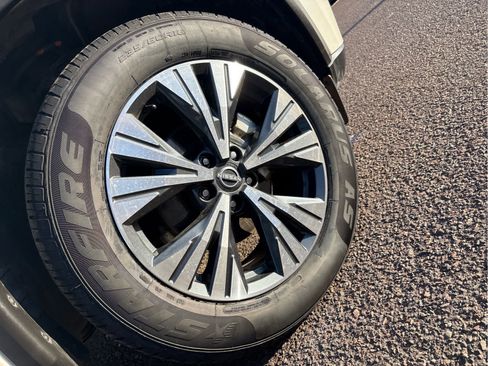 Used 2023 Nissan Rogue SV image 10