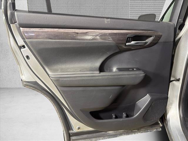 Used 2020 Toyota Highlander Limited AWD/4WD image 24