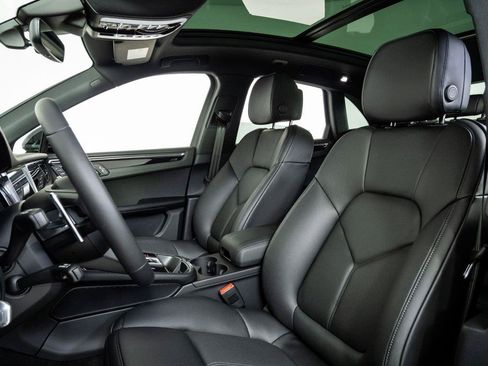 New 2026 Porsche Macan AWD/4WD image 5