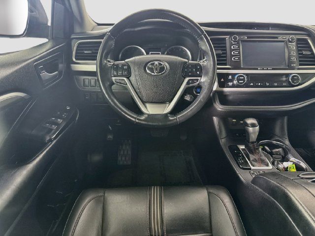Certified 2019 Toyota Highlander SE w/ Nightshade Edition FWD image 24
