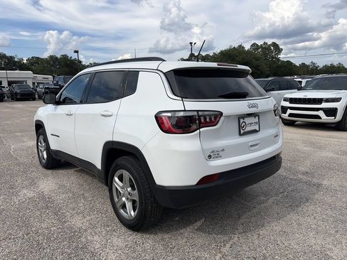 Used 2024 Jeep Compass Latitude AWD/4WD image 4