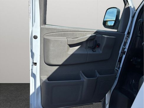 Used 2017 Chevrolet Express 2500 RWD image 16