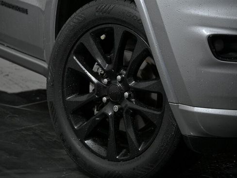 Used 2020 Jeep Grand Cherokee Altitude RWD image 3