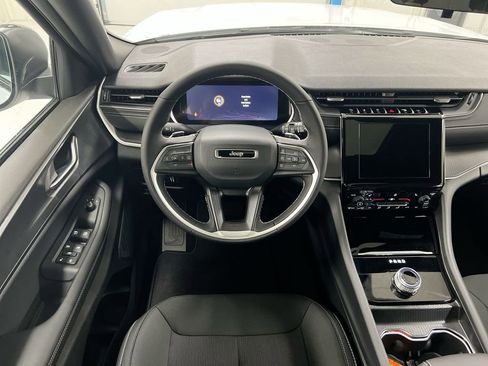 New 2026 Jeep Grand Cherokee L Laredo image 11