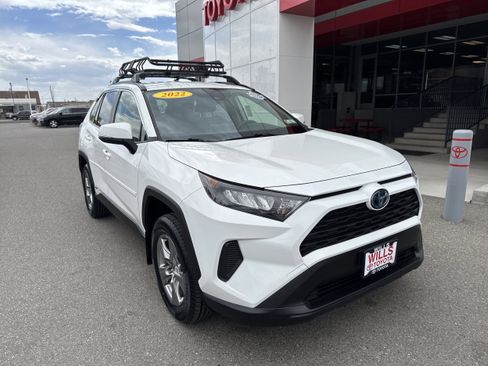 Used 2022 Toyota RAV4 LE AWD/4WD image 1