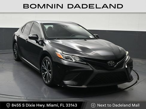 Used 2020 Toyota Camry SE FWD image 1